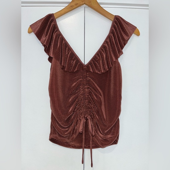 Express Ruffle Top - Picture 2 of 5